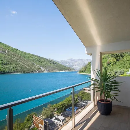 Apartments Maxhit Tivat Exterior photo