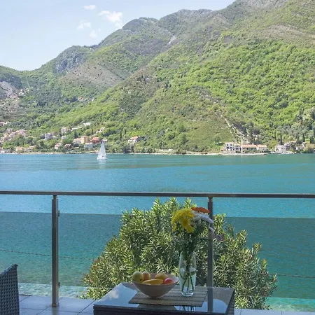 Apartments Maxhit Tivat Exterior photo
