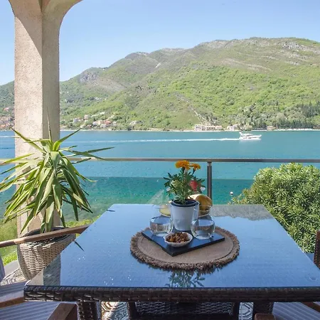 Apartments Maxhit Tivat Exterior photo