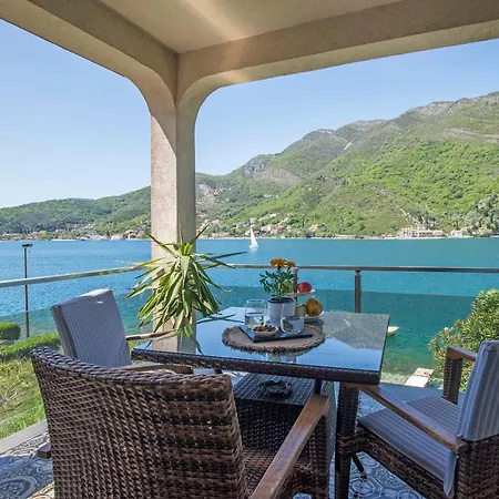 Apartments Maxhit Tivat Exterior photo