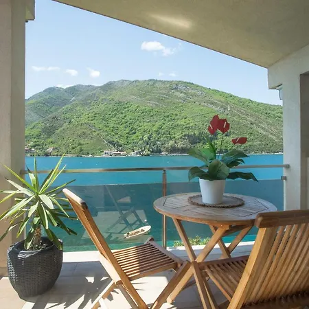Apartments Maxhit Tivat Exterior photo
