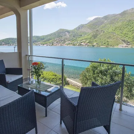 Apartments Maxhit Tivat Exterior photo