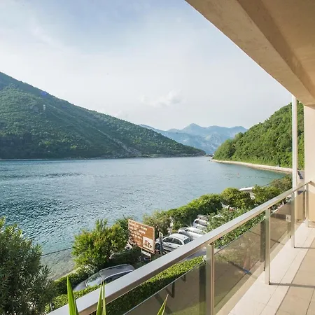 Apartments Maxhit Tivat Exterior photo